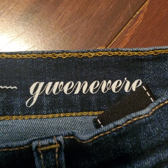 7 For All Mankind  Gwenevere Jeans - Picture 3 of 5